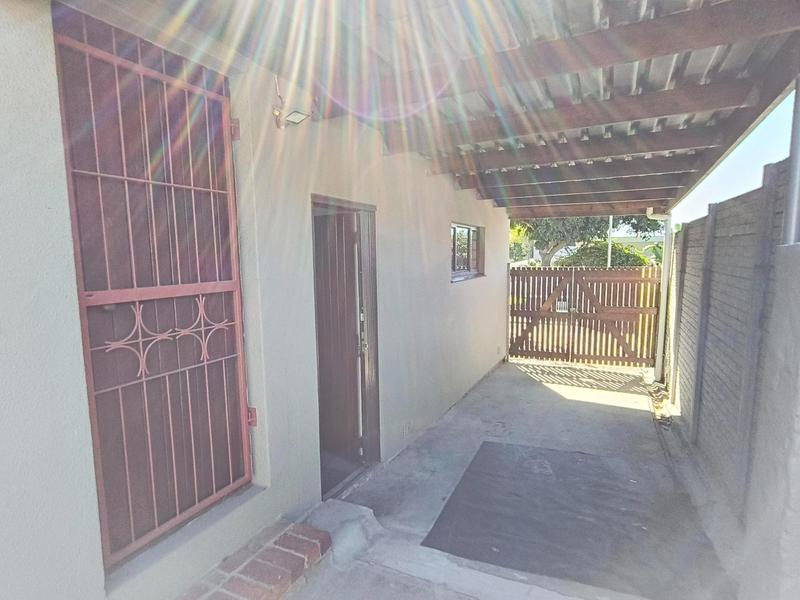 To Let 1 Bedroom Property for Rent in Bracken Heights Western Cape